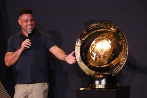 大罗：新世俱杯办的太晚了&amp;我很想参加，比赛很棒损失假期无所谓