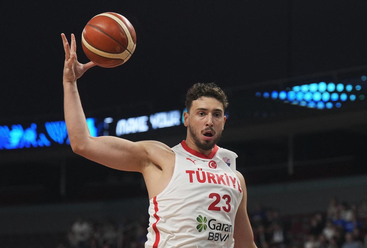 场均20+8+6！申京欧锦赛再提升！5000万巨星投奔火箭队，眼光真好